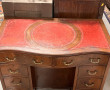 Petit bureau anglais en placage d'acajou