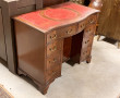 Petit bureau anglais en placage d'acajou