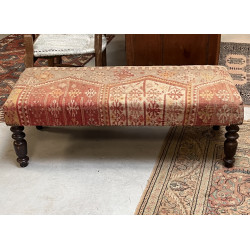 Banquette recouverte d'un Kilim ancien, 