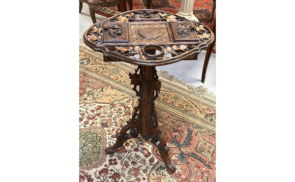 FORET NOIRE - Petite table de fumeur tri