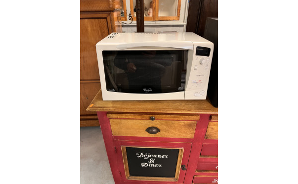 Four micro-ondes WHIRLPOOL