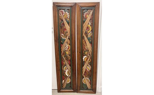 2 panneaux sculptés en bois réhaussés en