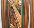 2 panneaux sculptés en bois réhaussés en