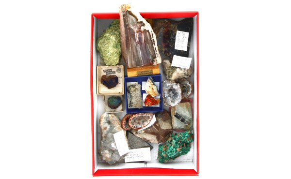 Petite collection de minéraux et fossile