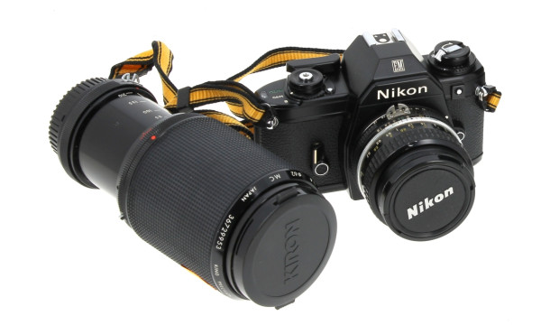 NIKON EM Appareil photo argentique avec 