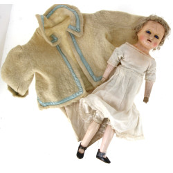 Poupée ancienne vers 1830 en cire, et co