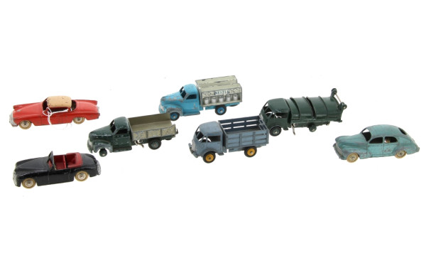 DINKY TOYS - Lot de 4 camions et 3 voitu