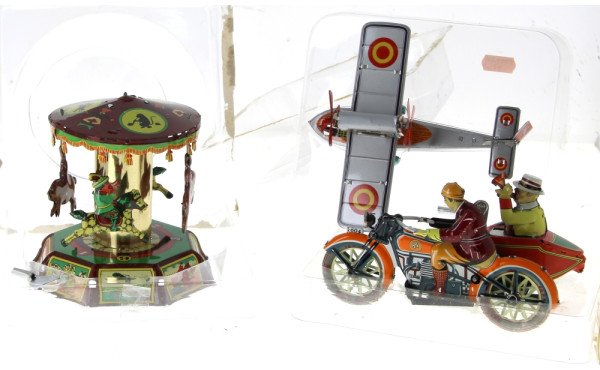 Lot de 3 jouets à clé moderne (un manège