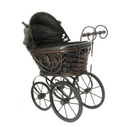 Landau de poupée en métal et rotin dans 