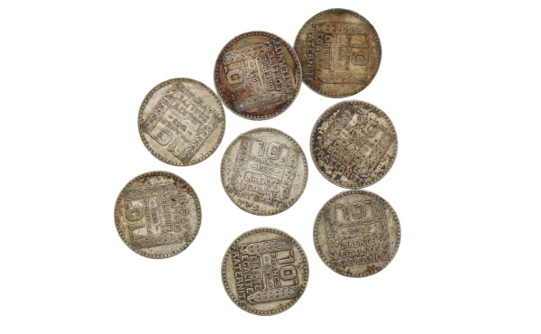 8 pièces de 10 F Turin années 30 en arge