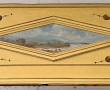 Trumeau ancien en bois peint sur fond ja