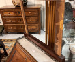 Petit bureau de pente volant en acajou e