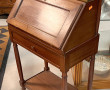 Petit bureau de pente volant en acajou e