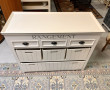 Meuble de rangement blanc ouvrant à 3 ti