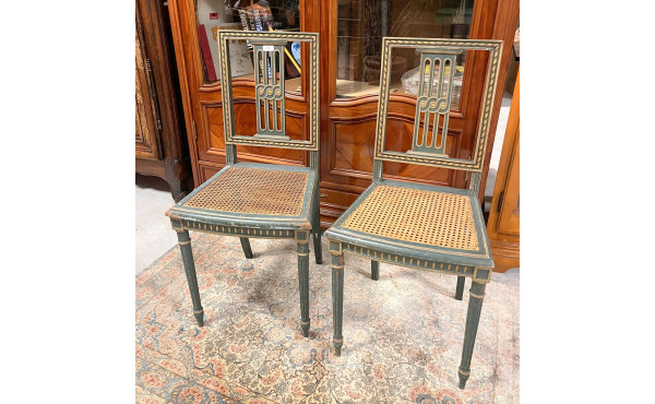 Paire de chaises de style Louis XVI en b