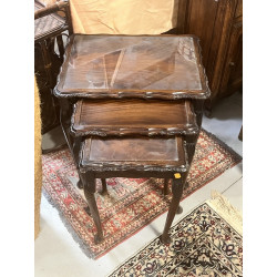 Trois tables gigognes anglaises, plateau