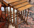Suite de petites tables gigognes : on y 