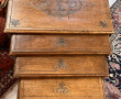 Suite de petites tables gigognes : on y 