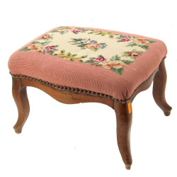 Petit repose-pied en bois naturel et tap