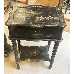 Travailleuse Napoléon III en laque dans 