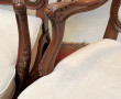 Paire de large fauteuils en acajou sculp
