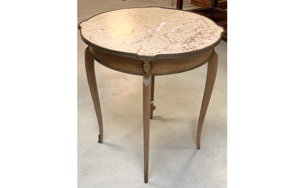 Table guéridon, piètement cambré, platea