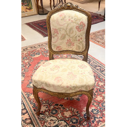 Chaise de style Louis XV en bois sculpté