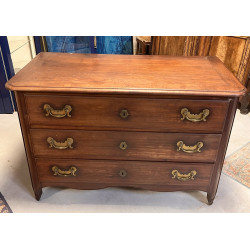 Commode en acajou dans le style du XVIII