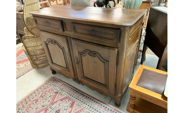 Buffet bas ancien ouvrant à 2 portes mou
