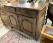 Buffet bas ancien ouvrant à 2 portes mou