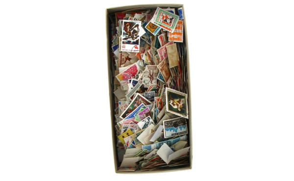 MONDE - Boite bien garnie de TP neufs et