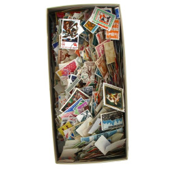 MONDE - Boite bien garnie de TP neufs et