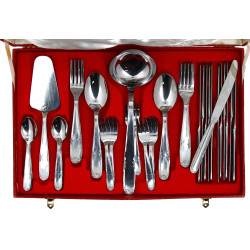 Ménagère en inox comprenant 12 couverts,