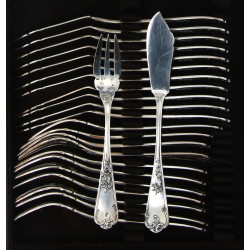 12 couverts à poisson en métal argenté d