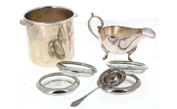 Lot de métal argenté comprenant un seau 