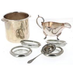 Lot de métal argenté comprenant un seau 