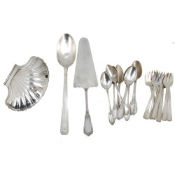 Lot de métal argenté comprenant un beurr