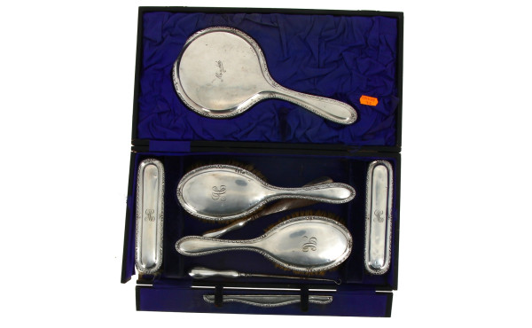 Nécessaire de toilette en argent, travai