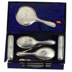 Nécessaire de toilette en argent, travai