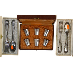 6 gobelets à liqueur en métal argenté à 