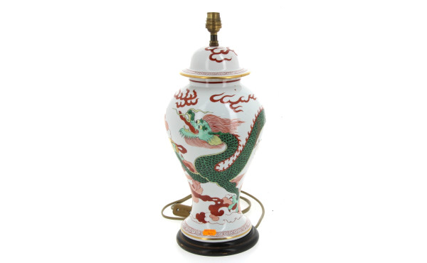 Potiche couverte en porcelaine à décor d