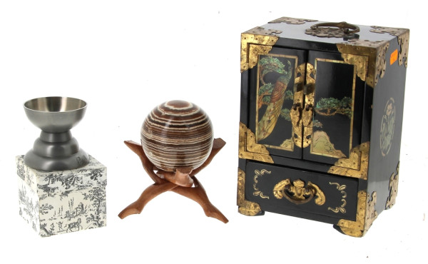 CHINE - Serre-bijoux en laque noir à déc