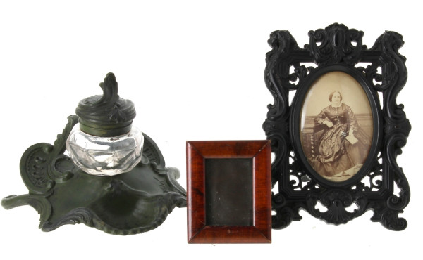 Encrier rocaille en métal composition à 