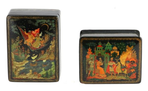 Deux boîtes russes en laque noir et or à