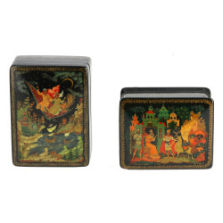 Deux boîtes russes en laque noir et or à