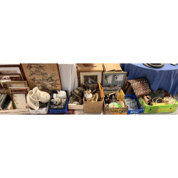 VIDE RESERVE de bibelots divers, qq livr