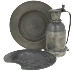 Beau pichet en étain, H 35,5 cm : on y j