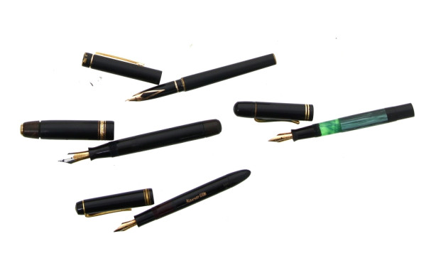 4 stylos vintages, plumes or 14 carats, 