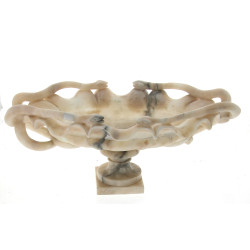 Coupe en albâtre de forme ovale, reposan