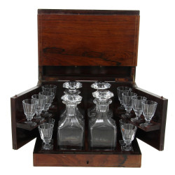 Cave à liqueur Napoléon III contenant 4 